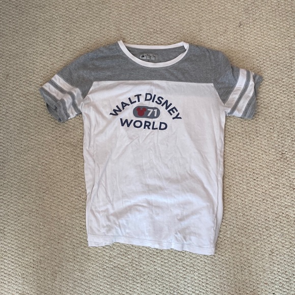 Disney | Tops | Walt Disney World 7 